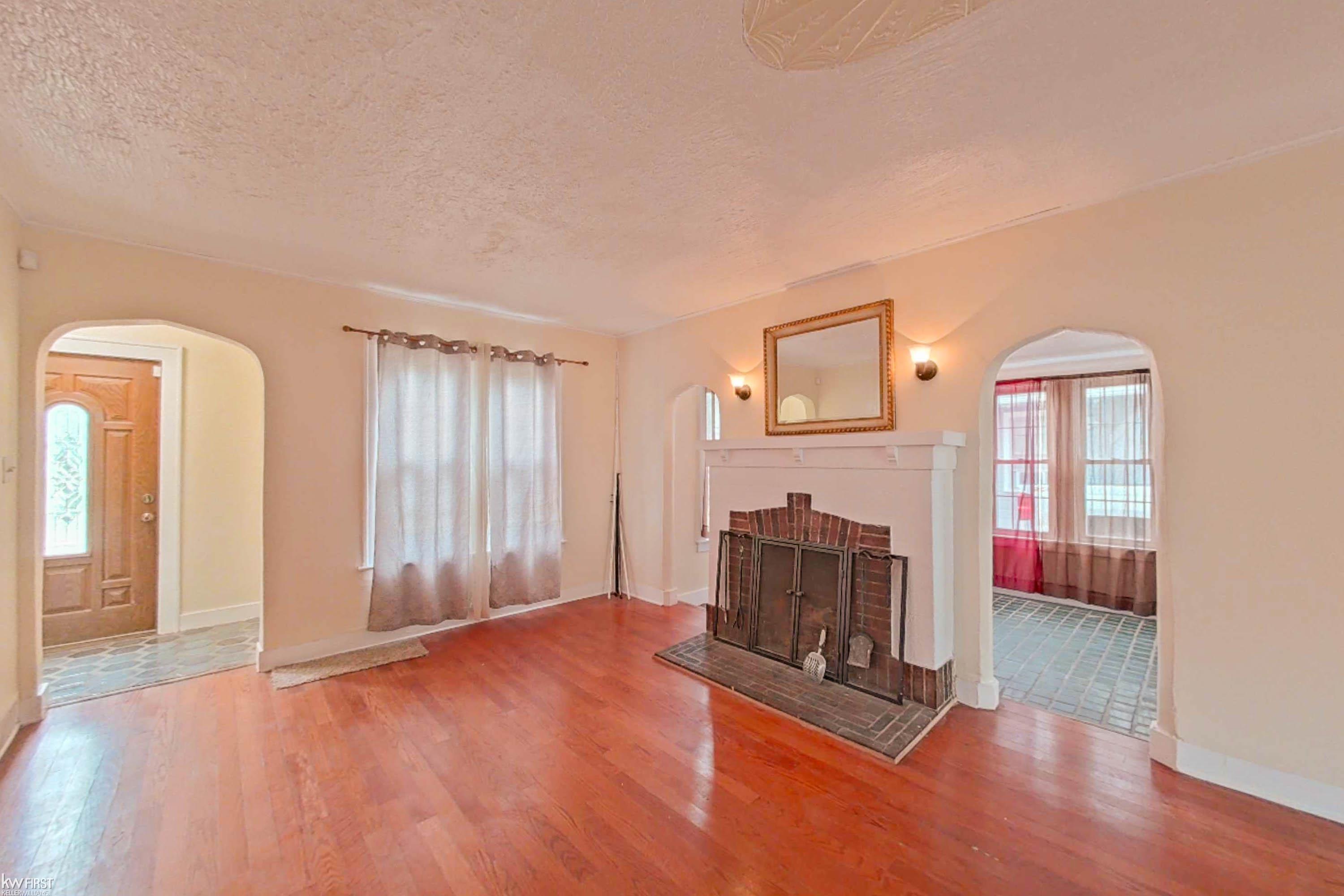 48 East Iroquois Road Pontiac, MI 48341 - Photo 7 of 52