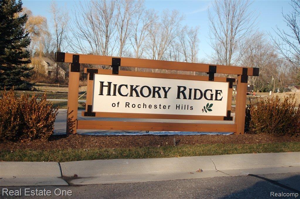 810 Monterey Ln. Rochester, MI 48307 - Photo 2 of 23 ENTRANCE SIGN