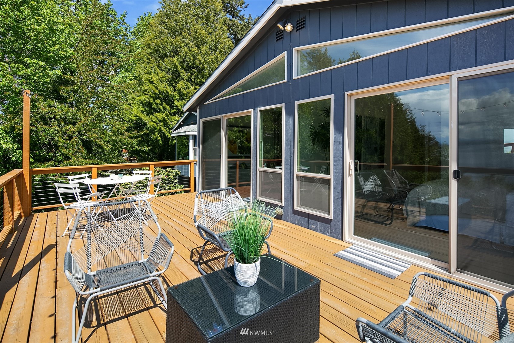 9823 47th Avenue Southwest Seattle, WA 98136 - Photo 8 of 32 Gallery Image 8