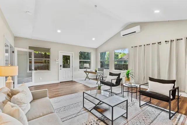 $689,000 | 10115 Pinehurst Drive, Austin, TX 78747