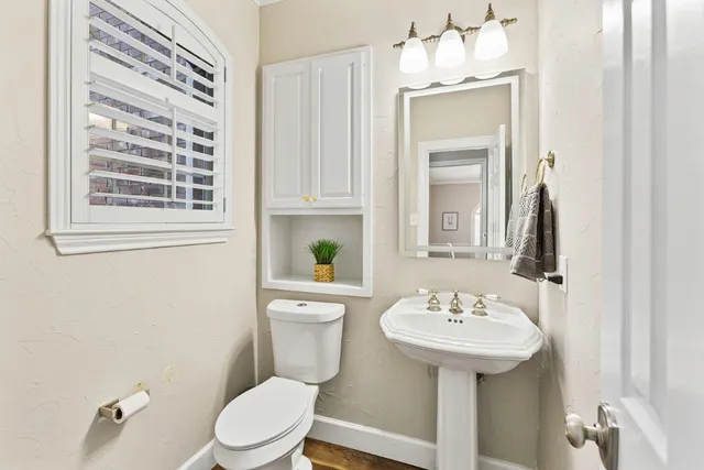 $689,000 | 10115 Pinehurst Drive, Austin, TX 78747