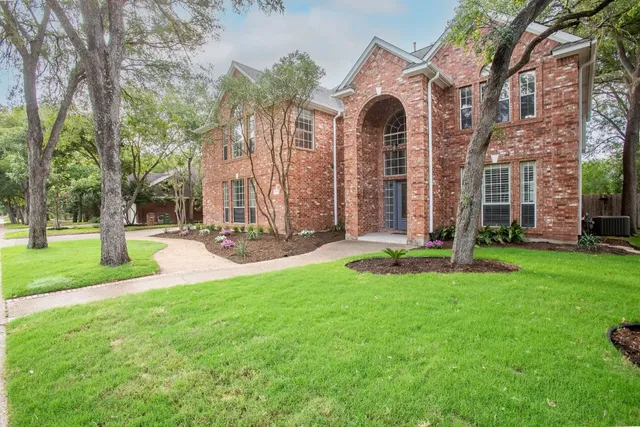 $689,000 | 10115 Pinehurst Drive, Austin, TX 78747