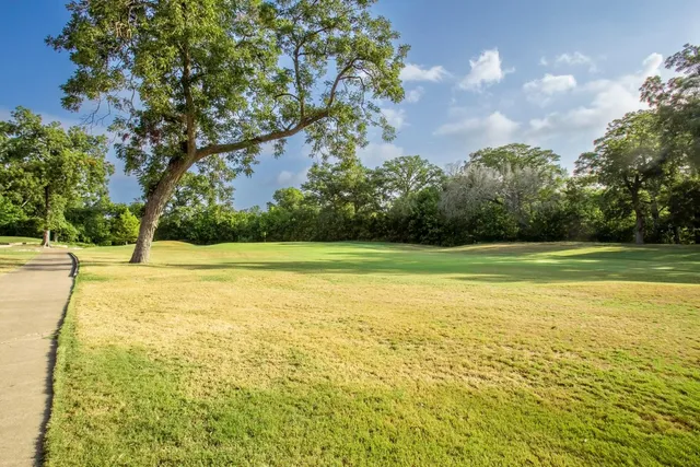 $689,000 | 10115 Pinehurst Drive, Austin, TX 78747