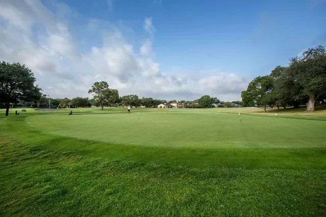 $689,000 | 10115 Pinehurst Drive, Austin, TX 78747