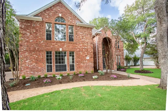 $689,000 | 10115 Pinehurst Drive, Austin, TX 78747
