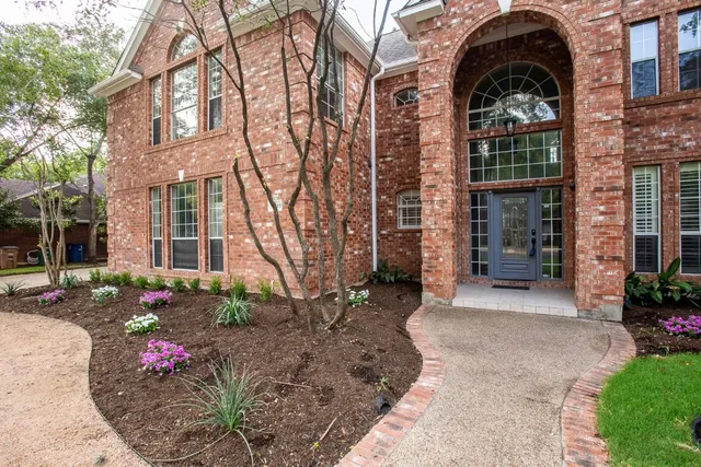 $689,000 | 10115 Pinehurst Drive, Austin, TX 78747