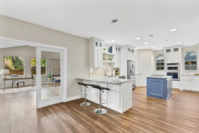 $689,000 | 10115 Pinehurst Drive, Austin, TX 78747