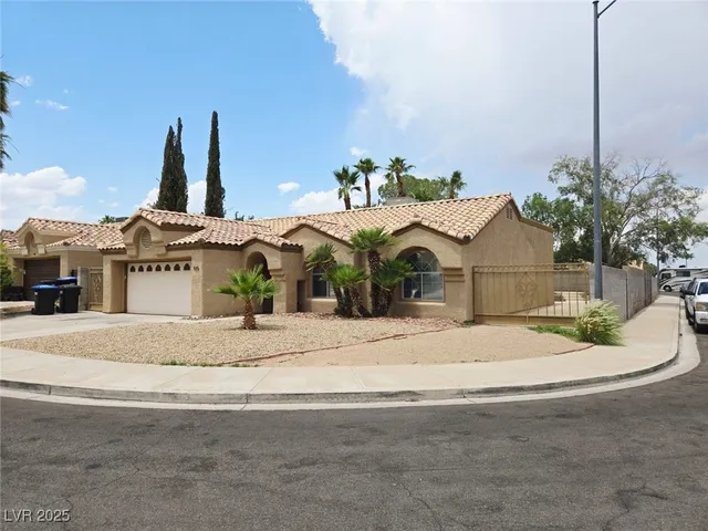 $2,549 | 925 Chaps Circle, Henderson, NV 89002