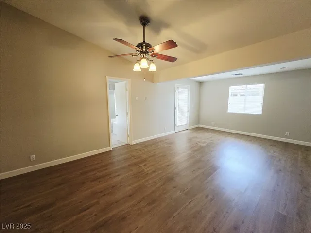 $2,549 | 925 Chaps Circle, Henderson, NV 89002