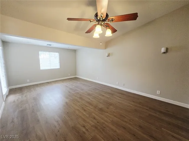 $2,549 | 925 Chaps Circle, Henderson, NV 89002
