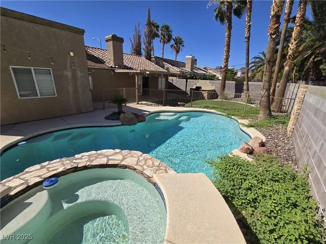 $2,549 | 925 Chaps Circle, Henderson, NV 89002