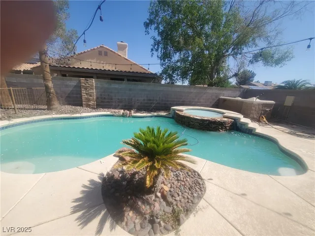 $2,549 | 925 Chaps Circle, Henderson, NV 89002