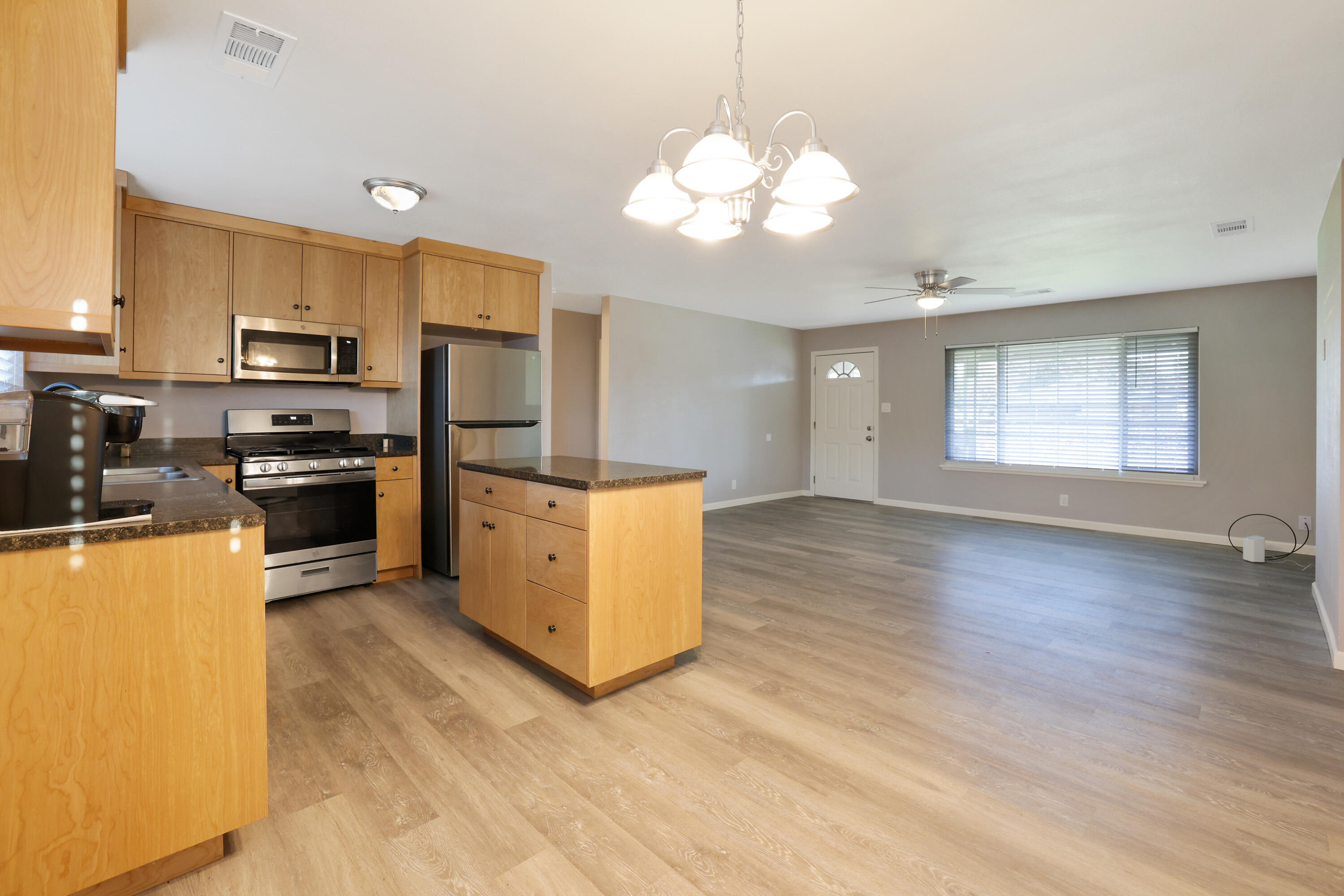 956 West 24th Street Merced, CA 95340 - Photo 13 of 25 D50A3137