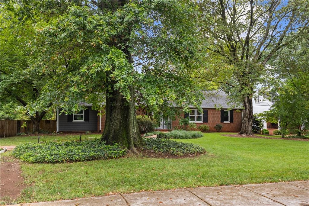621 Yorkshire Road Winston-Salem, NC 27106 - Photo 3 of 41 Gallery Image 3
