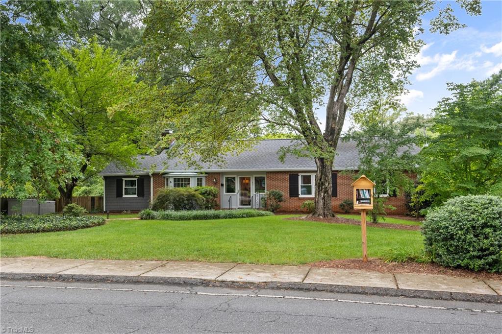 621 Yorkshire Road Winston-Salem, NC 27106 - Photo 4 of 41 Gallery Image 4
