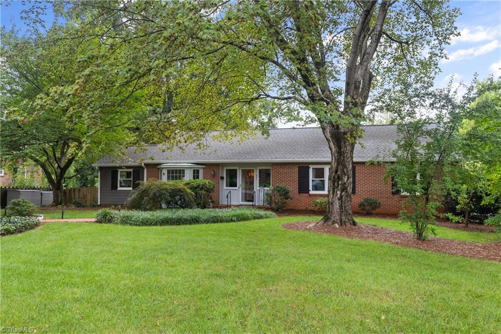 621 Yorkshire Road Winston-Salem, NC 27106 - Photo 5 of 41 Gallery Image 5