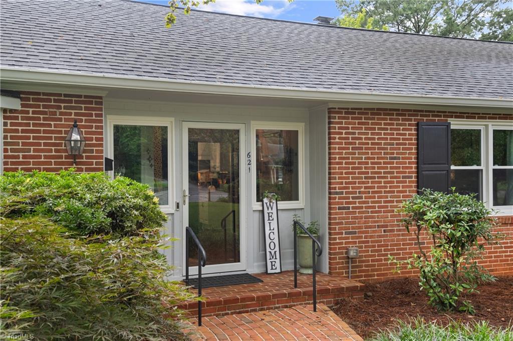 621 Yorkshire Road Winston-Salem, NC 27106 - Photo 6 of 41 Gallery Image 6