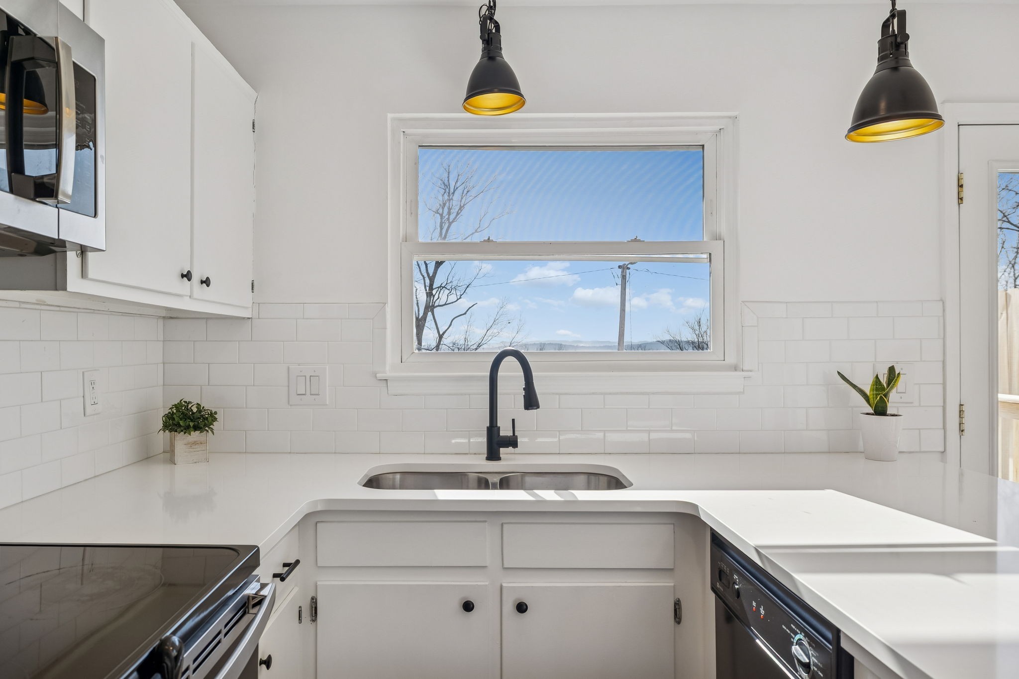 313 Huntington Ridge Drive Nashville, TN 37211 - Photo 16 of 48 a kitchen with a sink and a stove top oven