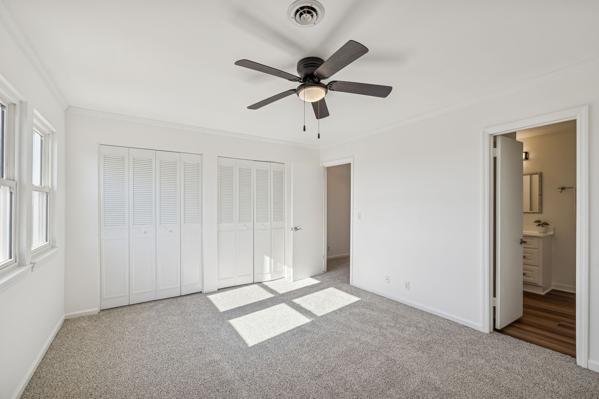 313 Huntington Ridge Drive Nashville, TN 37211 - Photo 25 of 48 a view of a livingroom with a ceiling fan & entryway
