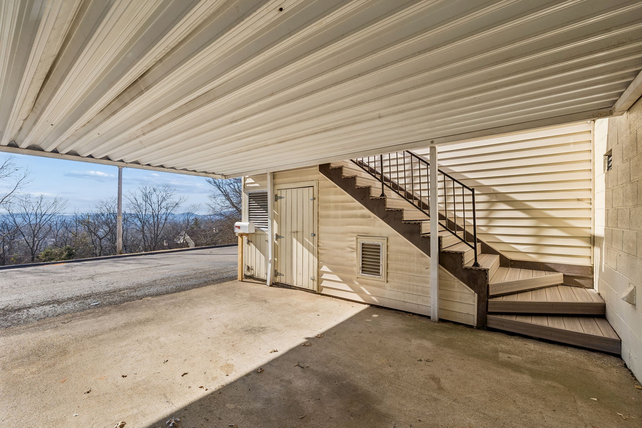 313 Huntington Ridge Drive Nashville, TN 37211 - Photo 33 of 48 a view of a house with a stairs