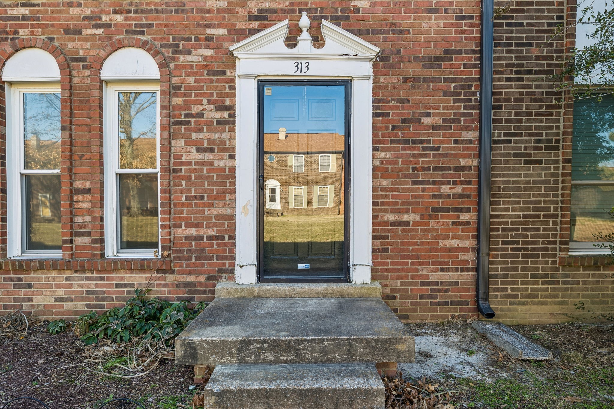 313 Huntington Ridge Drive Nashville, TN 37211 - Photo 5 of 48 a front view of a house with a entrance