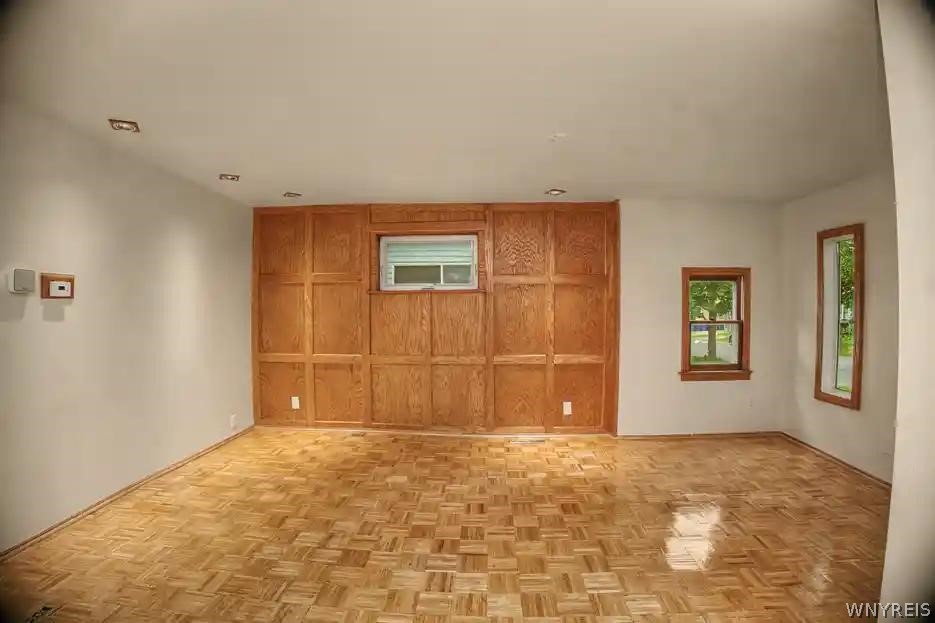 31 Riverside Avenue Buffalo, NY 14207 - Photo 11 of 29