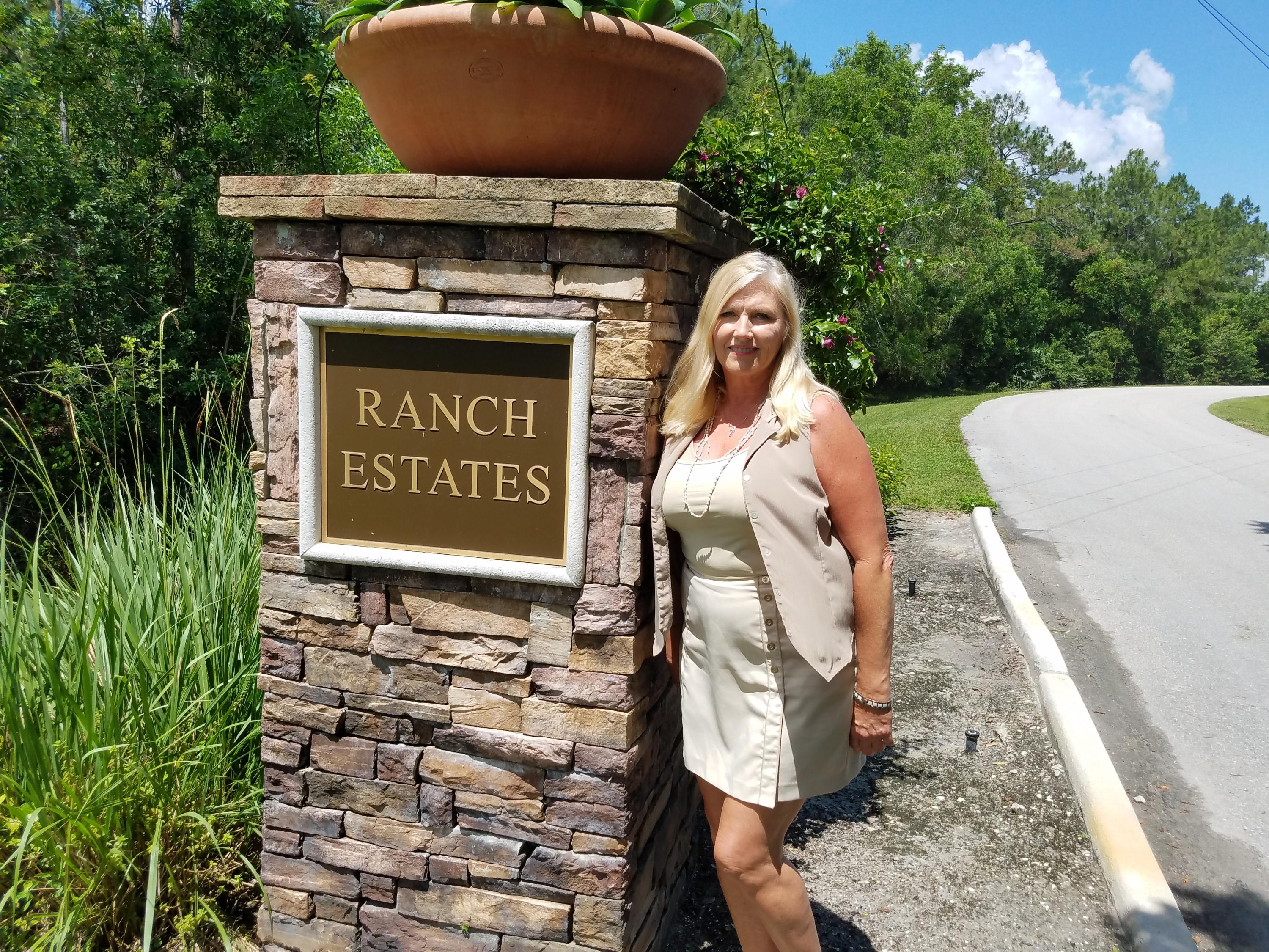 18604 Southeast Ranch Lane Jupiter, FL 33478 - Photo 4 of 9 20160524_114814_001