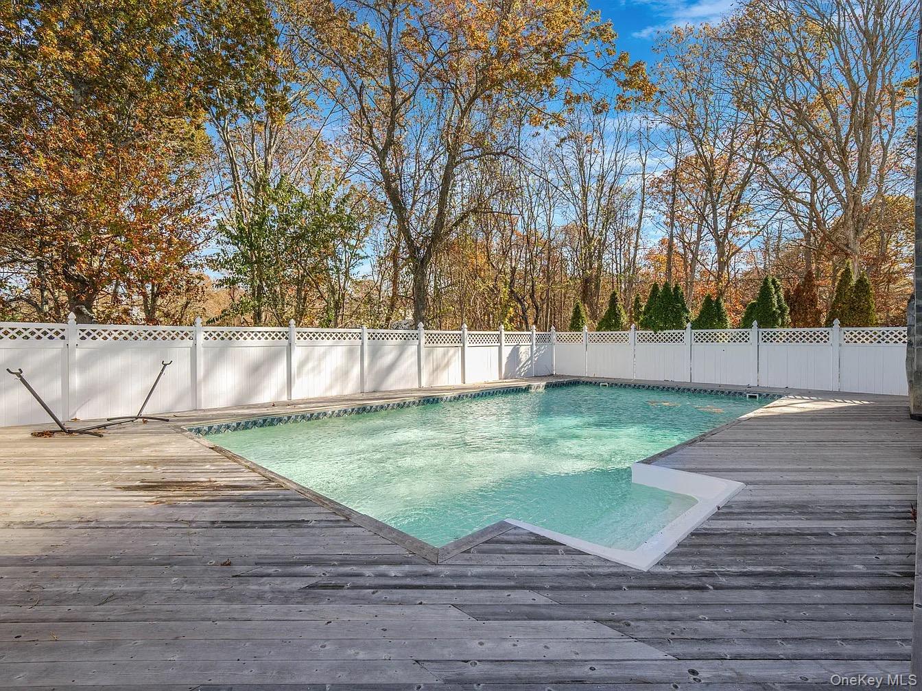 34 Starboard Road Hampton Bays, NY 11946 - Photo 22 of 27