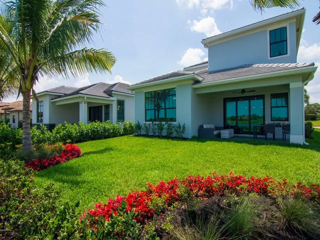 $784,950 | 721 Southeast Fascino Circle, Port St. Lucie, FL 34984