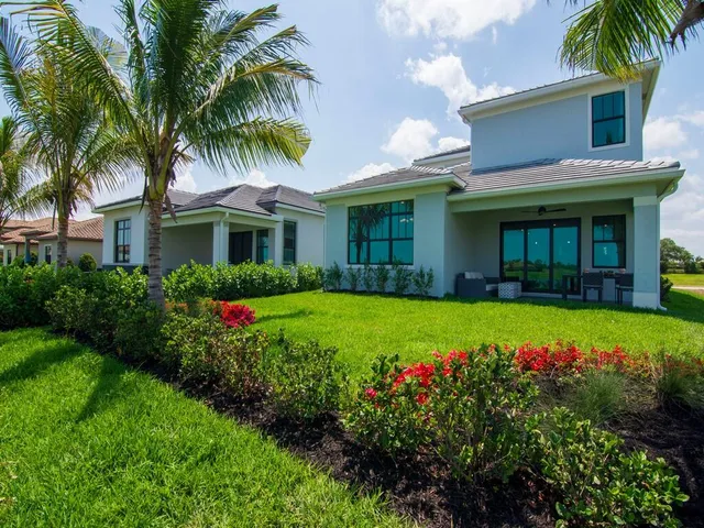 $784,950 | 721 Southeast Fascino Circle, Port St. Lucie, FL 34984