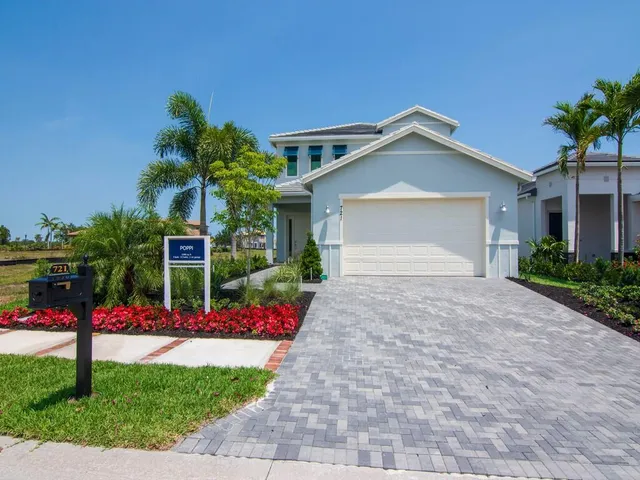 $784,950 | 721 Southeast Fascino Circle, Port St. Lucie, FL 34984
