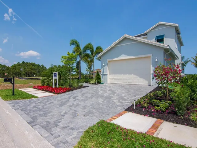 $784,950 | 721 Southeast Fascino Circle, Port St. Lucie, FL 34984