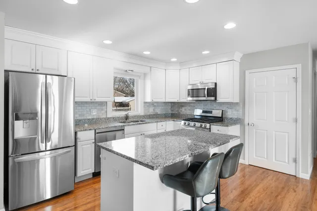 $349,900 | 3 Brandywine Court, South Elgin, IL 60177