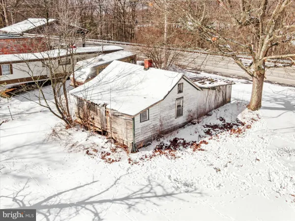 a view of a snow on the middle of a snow