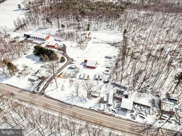 a view of a snow on the middle of a snow