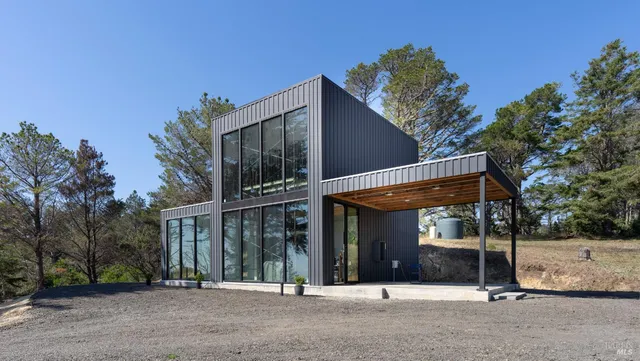 $1,249,000 | 30101 South S Highway, Gualala, CA 95445