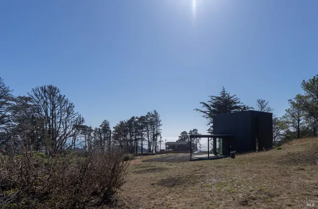 $1,249,000 | 30101 South S Highway, Gualala, CA 95445