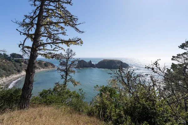 $1,249,000 | 30101 South S Highway, Gualala, CA 95445