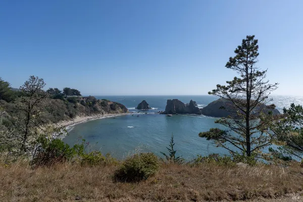 $1,249,000 | 30101 South S Highway, Gualala, CA 95445