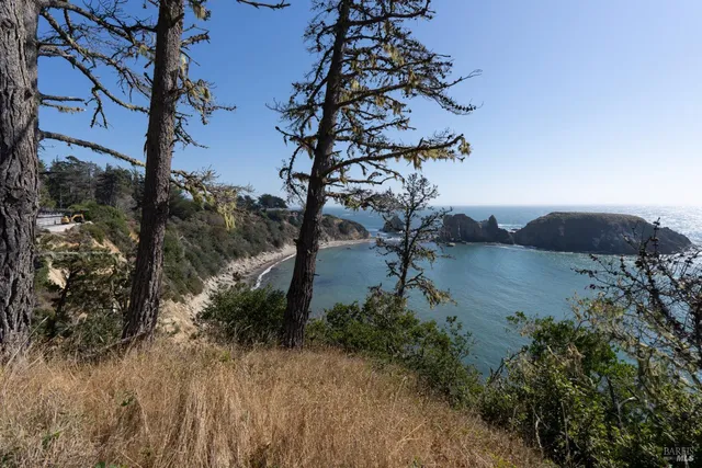 $1,249,000 | 30101 South S Highway, Gualala, CA 95445