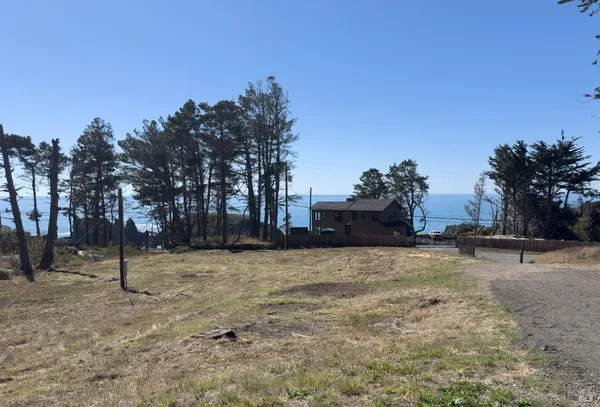 $1,249,000 | 30101 South S Highway, Gualala, CA 95445