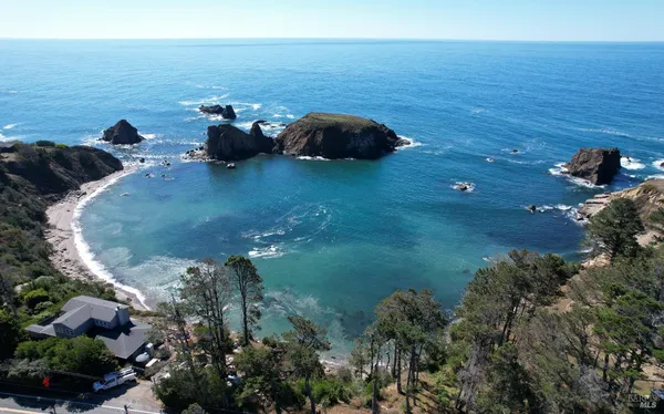 $1,249,000 | 30101 South S Highway, Gualala, CA 95445