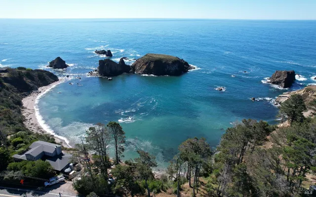 $1,249,000 | 30101 South S Highway, Gualala, CA 95445