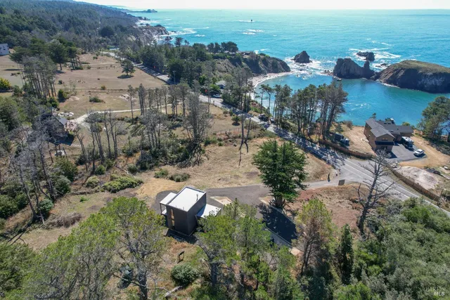 $1,249,000 | 30101 South S Highway, Gualala, CA 95445