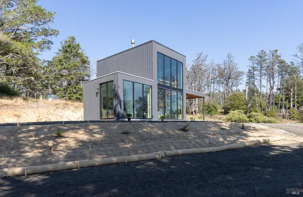 $1,249,000 | 30101 South S Highway, Gualala, CA 95445