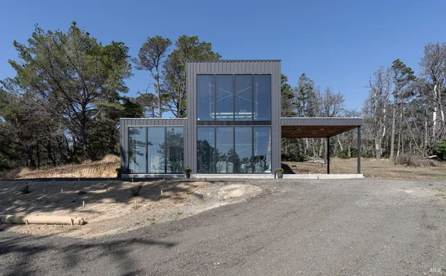 $1,249,000 | 30101 South S Highway, Gualala, CA 95445