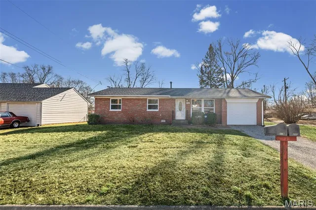 $149,900 | 200 Primrose Lane, Fairview Heights, IL 62208
