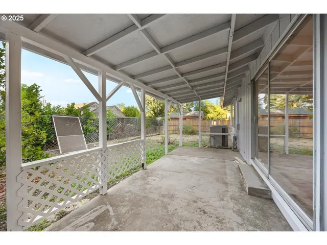 $399,000 | 1564 Northwest Spray Court, Roseburg, OR 97471