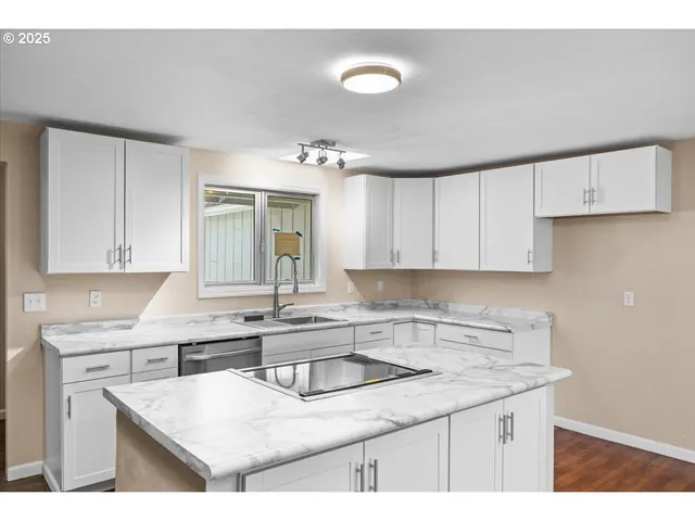 $399,000 | 1564 Northwest Spray Court, Roseburg, OR 97471