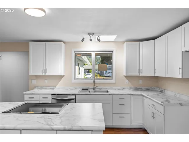 $399,000 | 1564 Northwest Spray Court, Roseburg, OR 97471